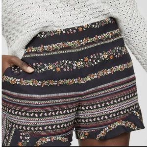 Loft floral shorts. These shorts have a ruffled hem. Size 6.  NWT